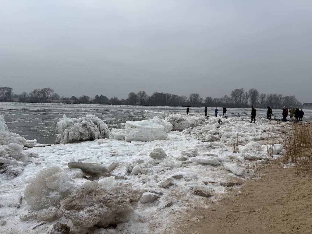 Der schönste Wintermoment an der Elbe - Geesthacht Geesthachter Sperrwerk