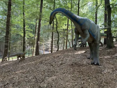 Dinowelt im Wildpark Schwarze Berge – Urzeit hautnah erleben