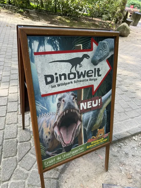 Dinowelt im Wildpark Schwarze Berge – Urzeit hautnah erleben
