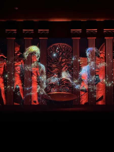 Zeitreise ins Alte Ägypten: Kleopatra-Show mit Hologrammen