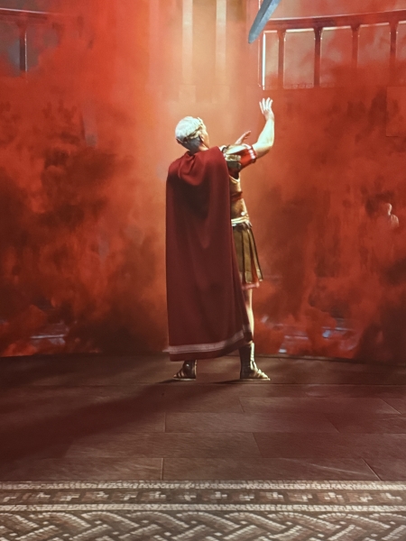 Zeitreise ins Alte Ägypten: Kleopatra-Show mit Hologrammen