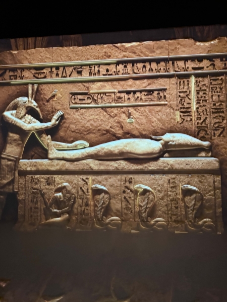 Zeitreise ins Alte Ägypten: Kleopatra-Show mit Hologrammen