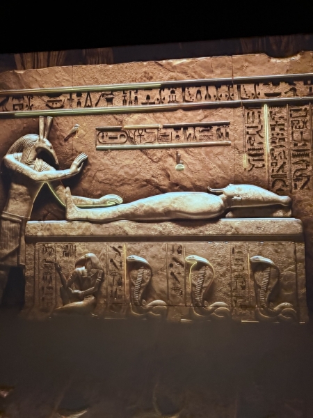 Zeitreise ins Alte Ägypten: Kleopatra-Show mit Hologrammen