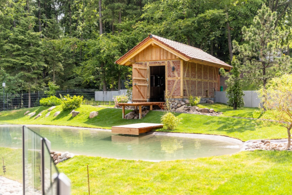 Die neue Otteranlage ist ein absoluter Blickfang und ist ein Paradebeispiel für moderne und tiergerechte Gehege-Ge- staltung.