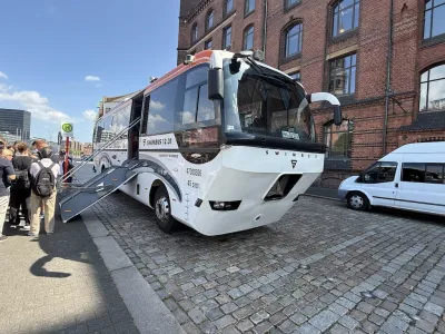 Stadtkreuzfahrt mit dem HafenCity RiverBus Hamburg