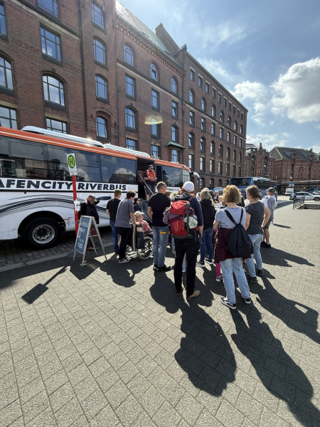 Stadtkreuzfahrt mit dem HafenCity RiverBus Hamburg